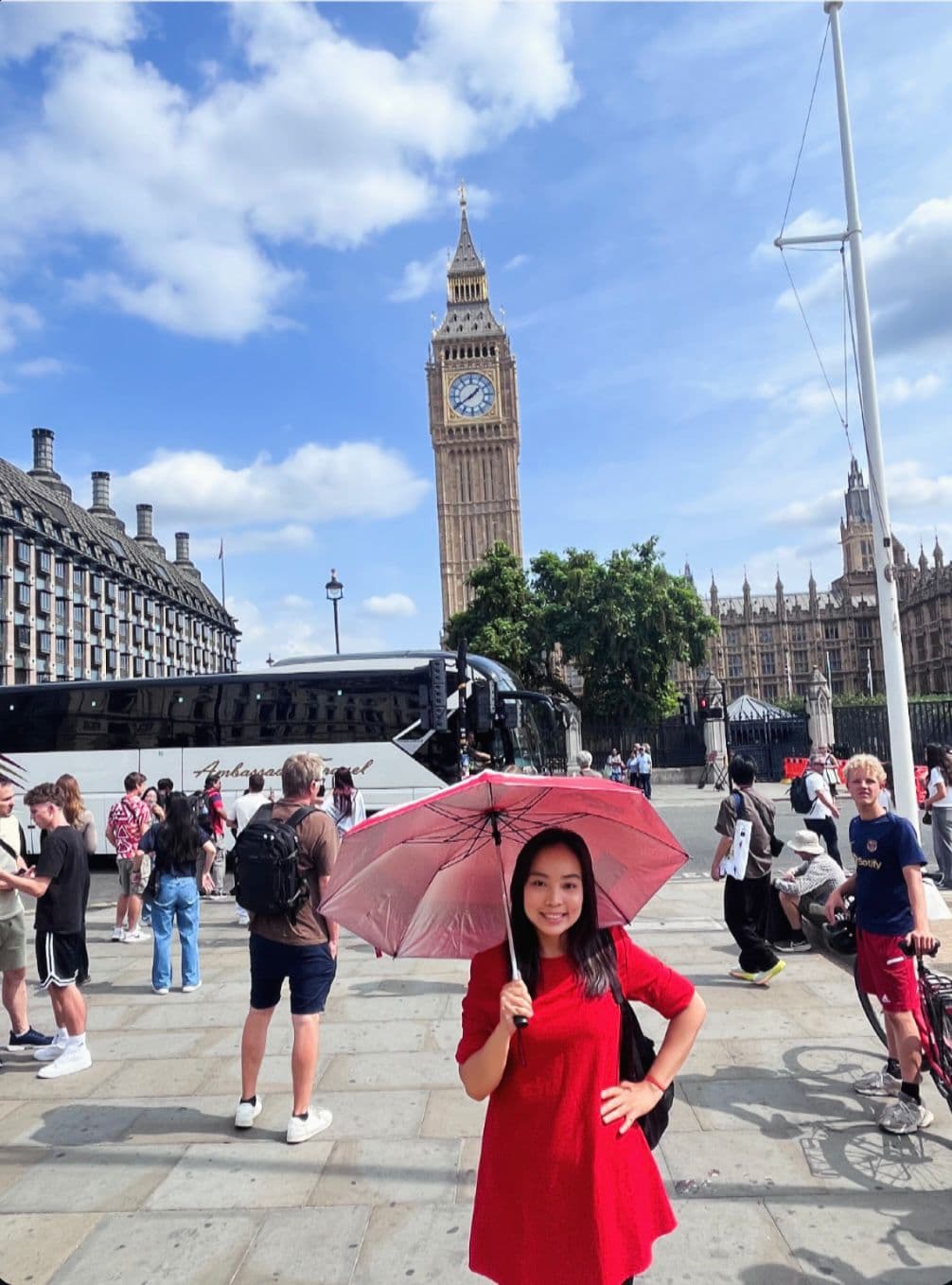 Your BeExplorers guide in Parliament Square, with Big Ben and the Houses of Parliament behind